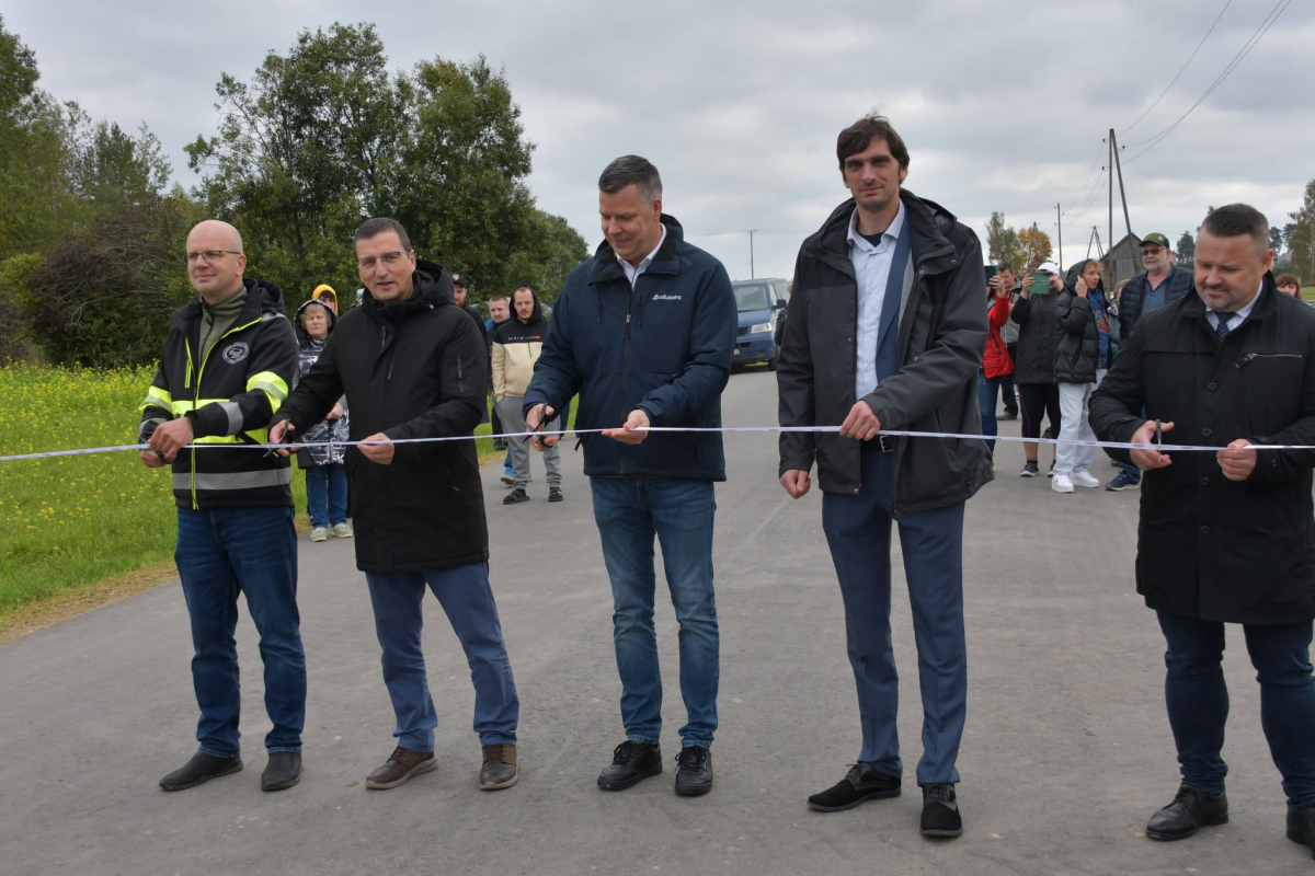 Salas pagastā atklāj pārbūvētā autoceļa Muižiņa–Bogmaļi posmu (PAPILDINĀTS AR FOTO)