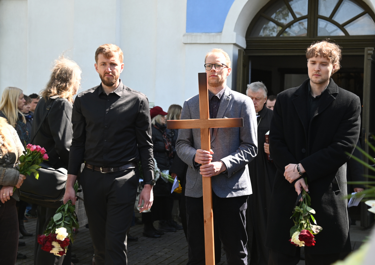 Mācītāja Modra Plātes izvadīšana pēdējā gaitā (FOTO)