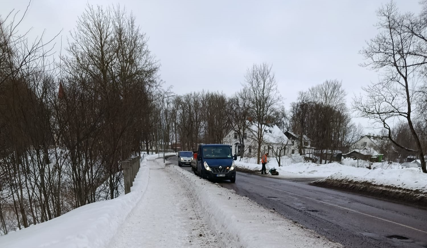 Jēkabpilī sācies ielu bedrīšu remonts (FOTO)