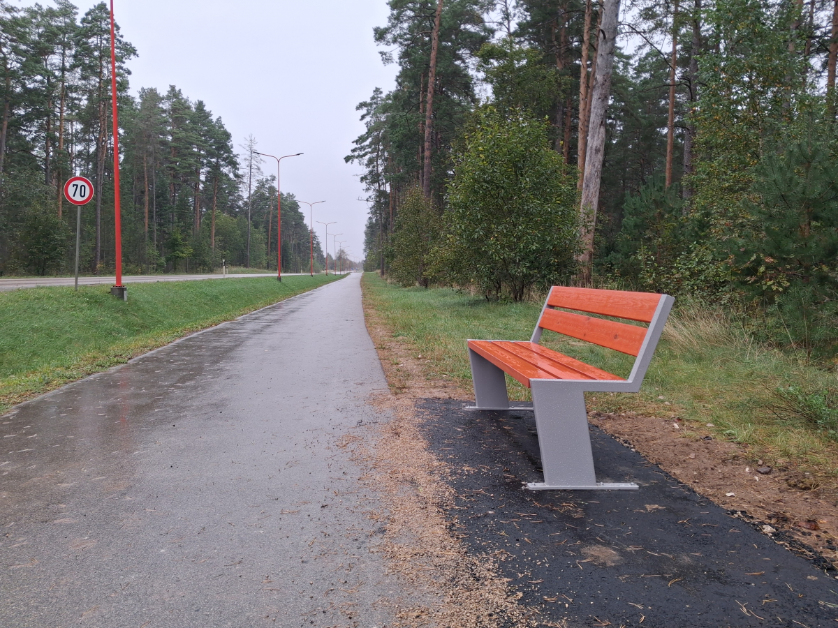 Jēkabpilī izvietoti 20 jauni soliņi (FOTO)