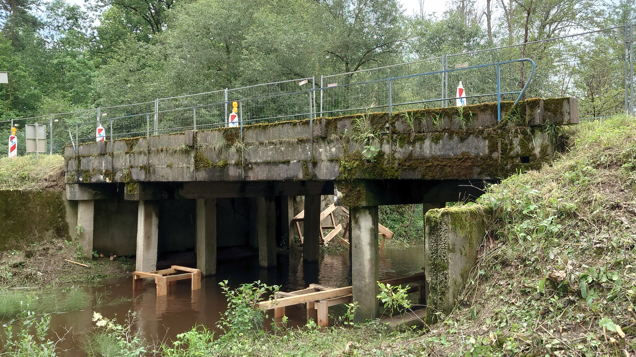 Valdība plāno piešķirt Jēkabpilij 173 689 eiro plūdos cietušā tilta pār Rudzaiti atjaunošanai (FOTO)