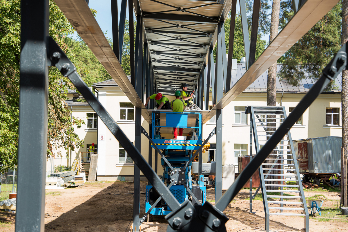 Jēkabpils reģionālā slimnīca realizē projektu ar mērķi savienot iekšķīgo slimību nodaļas ēku ar Jēkabpils reģionālās slimnīcas stacionāra ēku.