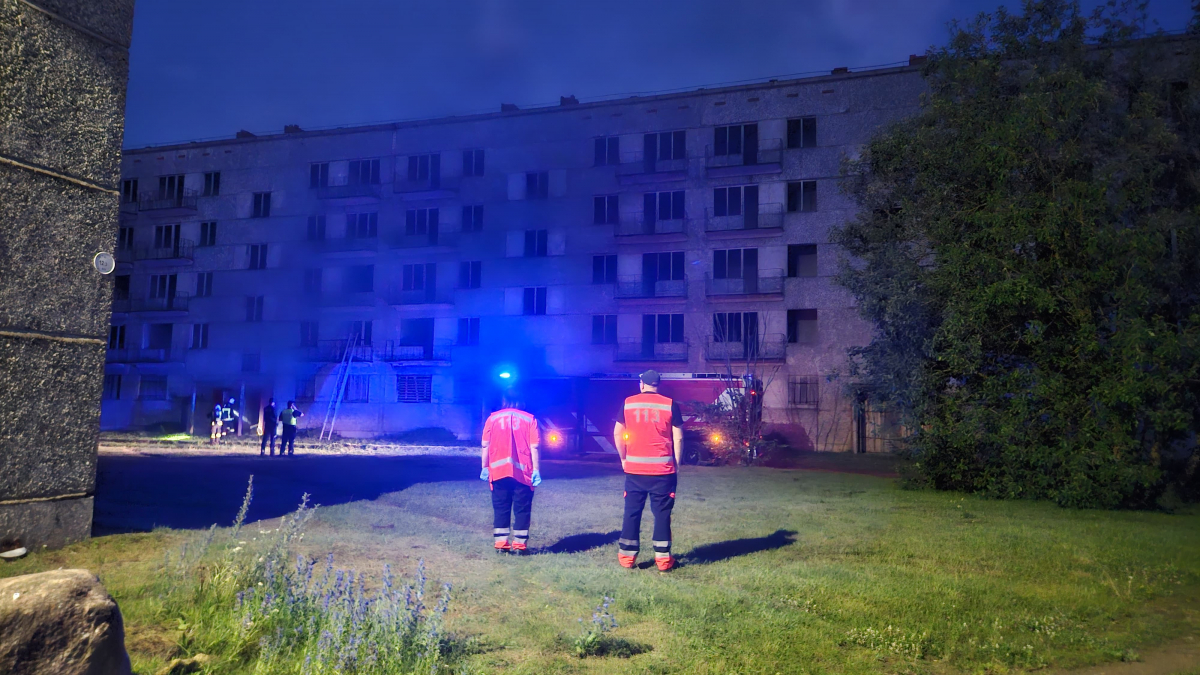 Jēkabpilī, Auseklīša ielas graustā dzēsts ugunsgrēks (FOTO)