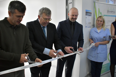 Šodien svinīgi atklāti divi pārbūvēti objekti Jēkabpils reģionālajā slimnīcā (FOTO)
