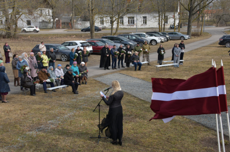 FOTOSTĀSTS: Jēkabpilī piemin komunistiskā genocīda upurus