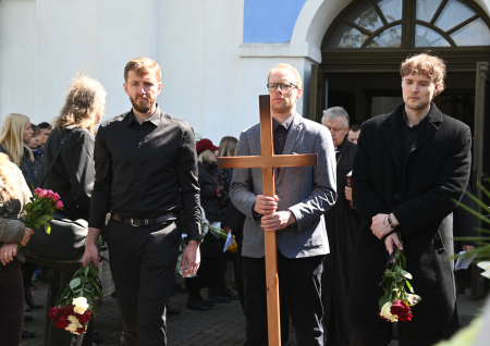 Mācītāja Modra Plātes izvadīšana pēdējā gaitā (FOTO)