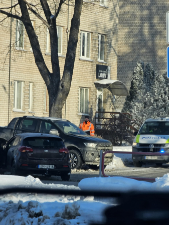 Jēkabpilī, Draudzības alejas krustojumā otrdienas rītā notikusi divu auto sadursme (FOTO)