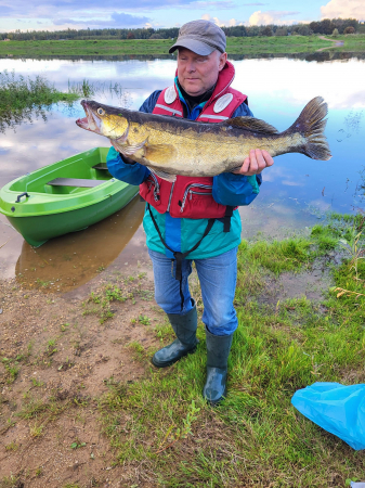 Daugavā pie Jēkabpils izvilkts 10,6 kilogramus smags zandarts (Foto)