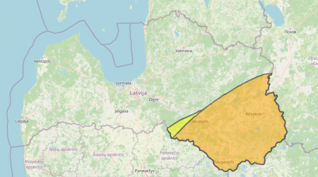 Brīdina par stipru snigšanu naktī uz ceturtdienu, kas pāries atkalā jeb sasalstošā ledū. Izsludināts oranžais brīdinājums!
