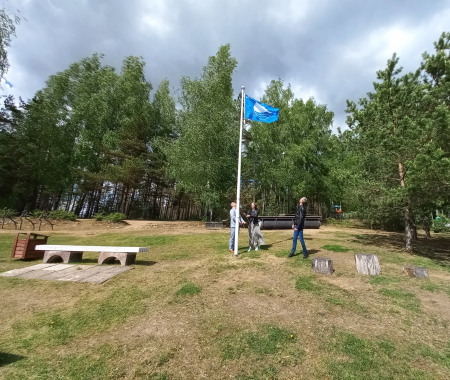 Pie Radžu ūdenskrātuves jau 13 sezonu pacelts Zilais karogs (FOTO)