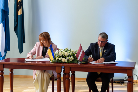 Preiļu novada pašvaldība noslēdz sadarbības līgumu ar Baltu Ukrainā (FOTO)