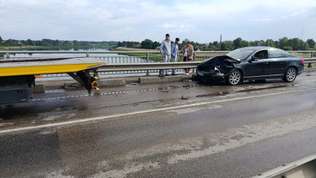 Satiksmes negadījuma Jēkabpilī uz tilta pār Daugavu dēļ, pilsētā izveidojies liels sastrēgums (FOTO)