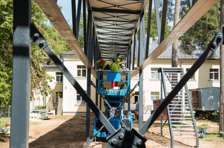 Jēkabpils reģionālā slimnīca realizē projektu ar mērķi savienot iekšķīgo slimību nodaļas ēku ar Jēkabpils reģionālās slimnīcas stacionāra ēku.