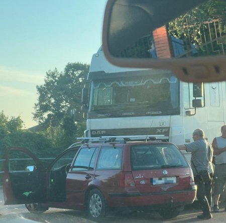 Jēkabpilī saskrienas vieglais un kravas auto, pieķerti pieci dzērājšoferi (FOTO)