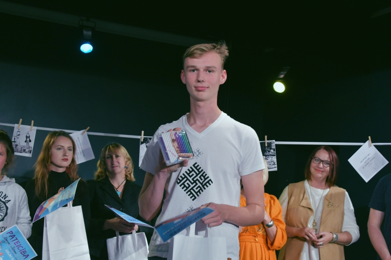 Dzejas slamā 2018 pirmo vietu iegūst Jēkabpils Valsts ģimnāzijas skolēns Oskars Otomers