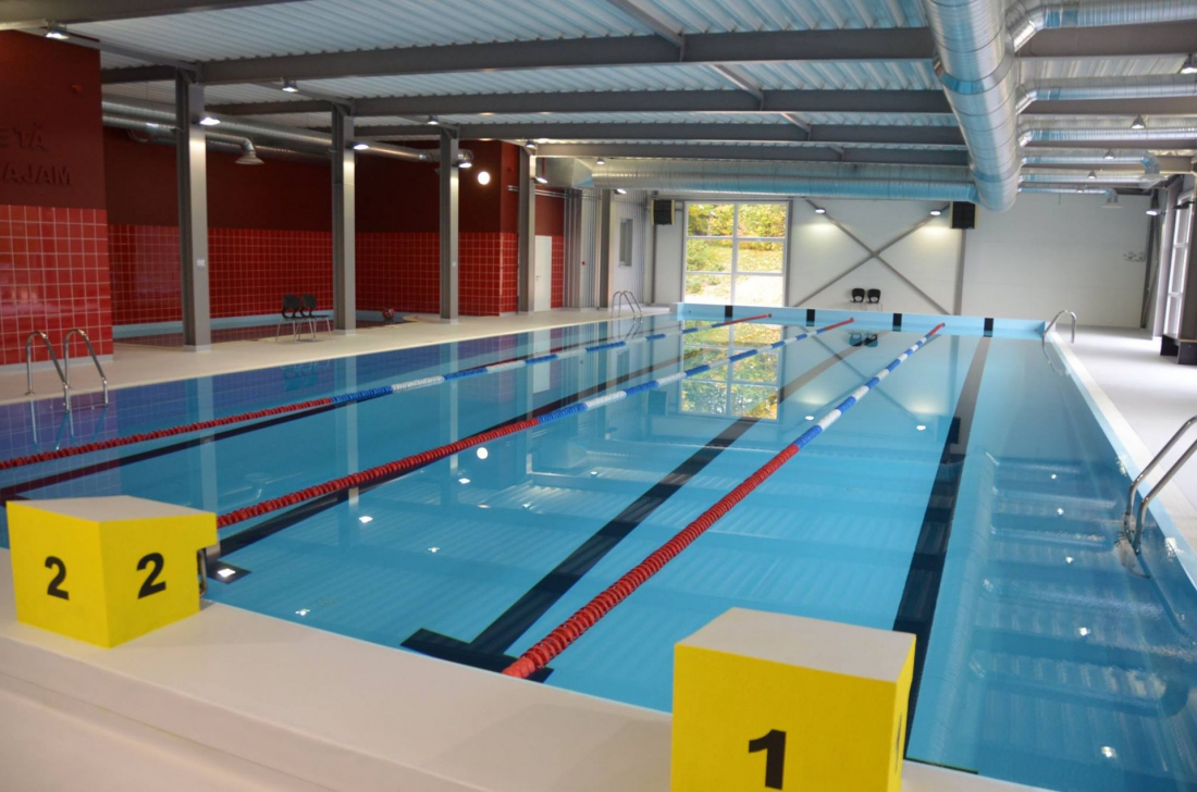 Jēkabpils sporta centra pusstundas peldējumā spēkus pārbauda 64 dalībnieki