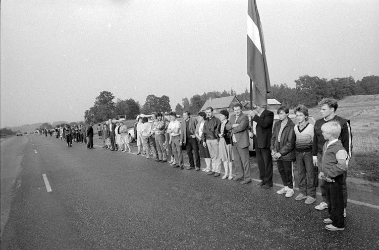 Atzīmējot Baltijas ceļa 30.gadadienu, Jēkabpilī atklās izstādi “Jēkabpilieši Baltijas ceļā”