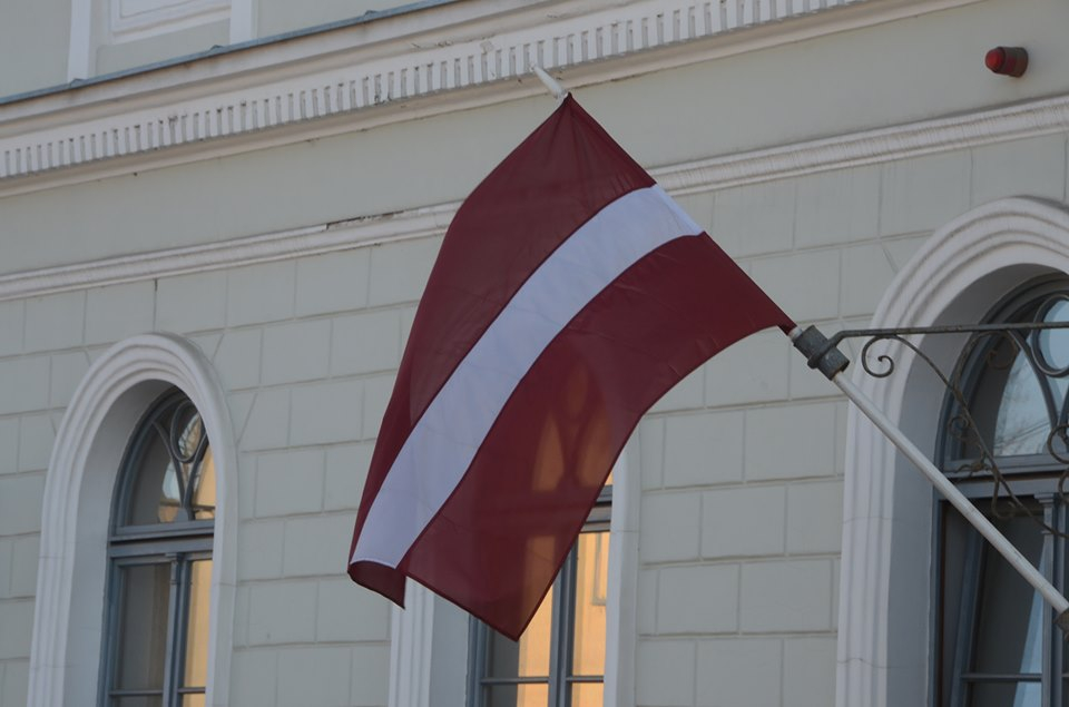 Jēkabpils domes sēdē pozīcijas un opozīcijas deputāti “saķeras” jautājumā “Par amatu sarakstiem”