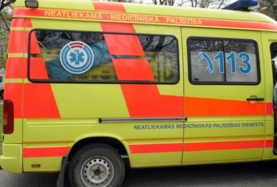 Jēkabpils policija sniegusi palīdzību mediķiem, savaldot agresīvu pacientu Atašienē