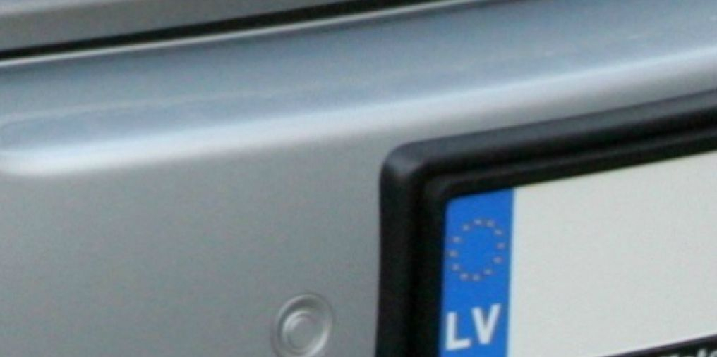 Jēkabpilī pazaudēta automašīnas valsts numura zīme (Papildināts)