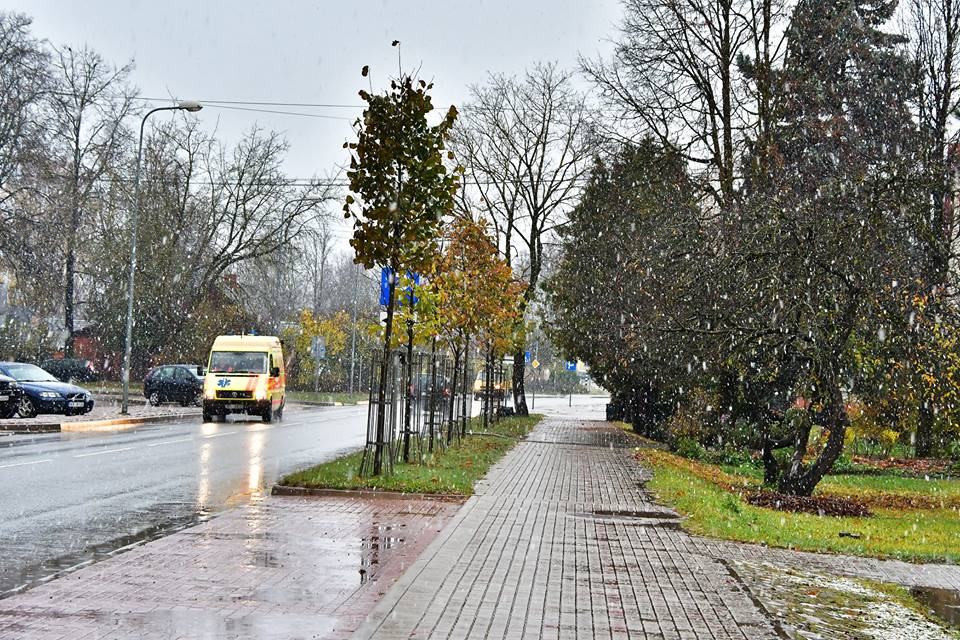 Tuvākajās dienās kļūs siltāks, bet brīvdienās - atkal vēsāks un snigs