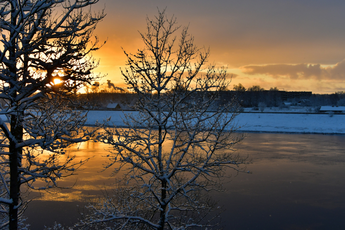 Jēkabpils pilsētas pašvaldība aizliegusi atrasties uz pilsētas teritorijā esošo ūdens tilpju ledus 