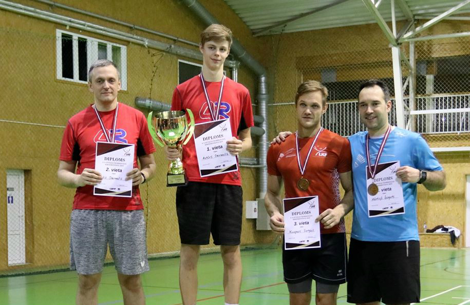 Jēkabpilietis Artūrs Dzirkalis kļuvis par visu laiku jaunāko Latvijas čempionu krosmintonā