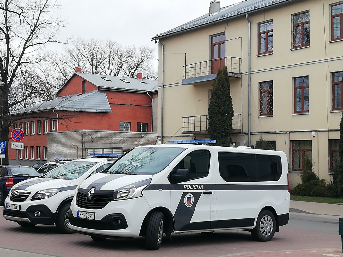 Jēkabpilī atsavina lielu daudzumu nelegālo cigarešu 