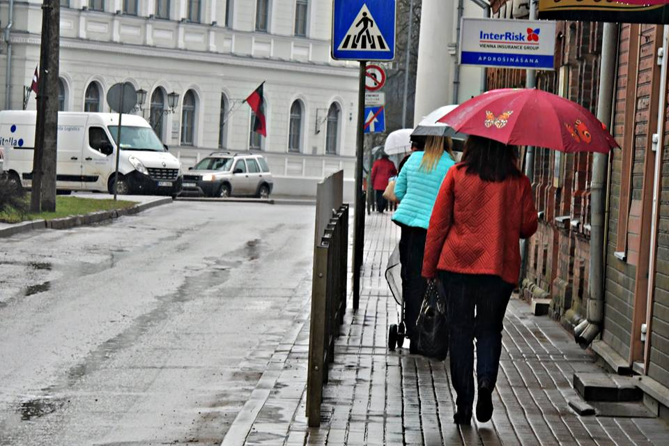 Latgali un Sēliju, tajā skaitā arī Jēkabpili, sasniegusi iepriekš neprognozēta nokrišņu zona