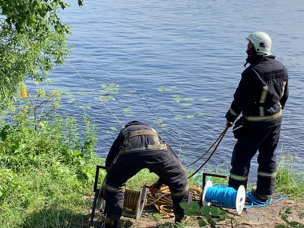 Jēkabpilī atkal dzēsti divi ugunsgrēki Mežparkā, Aizkrauklē no sēkļa nocelts kuteris