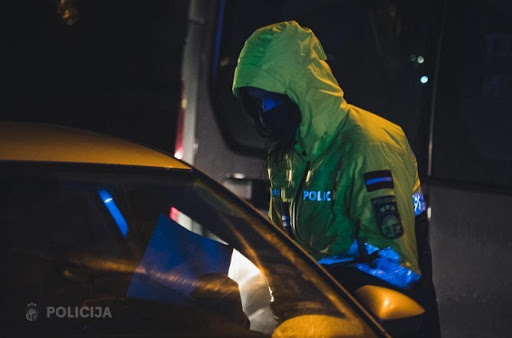 Jēkabpilī mājsēdes laikā, aizturot auto ar personām no četrām dažādām mājsaimniecībām, katrai piemēro 1000 eiro sodu