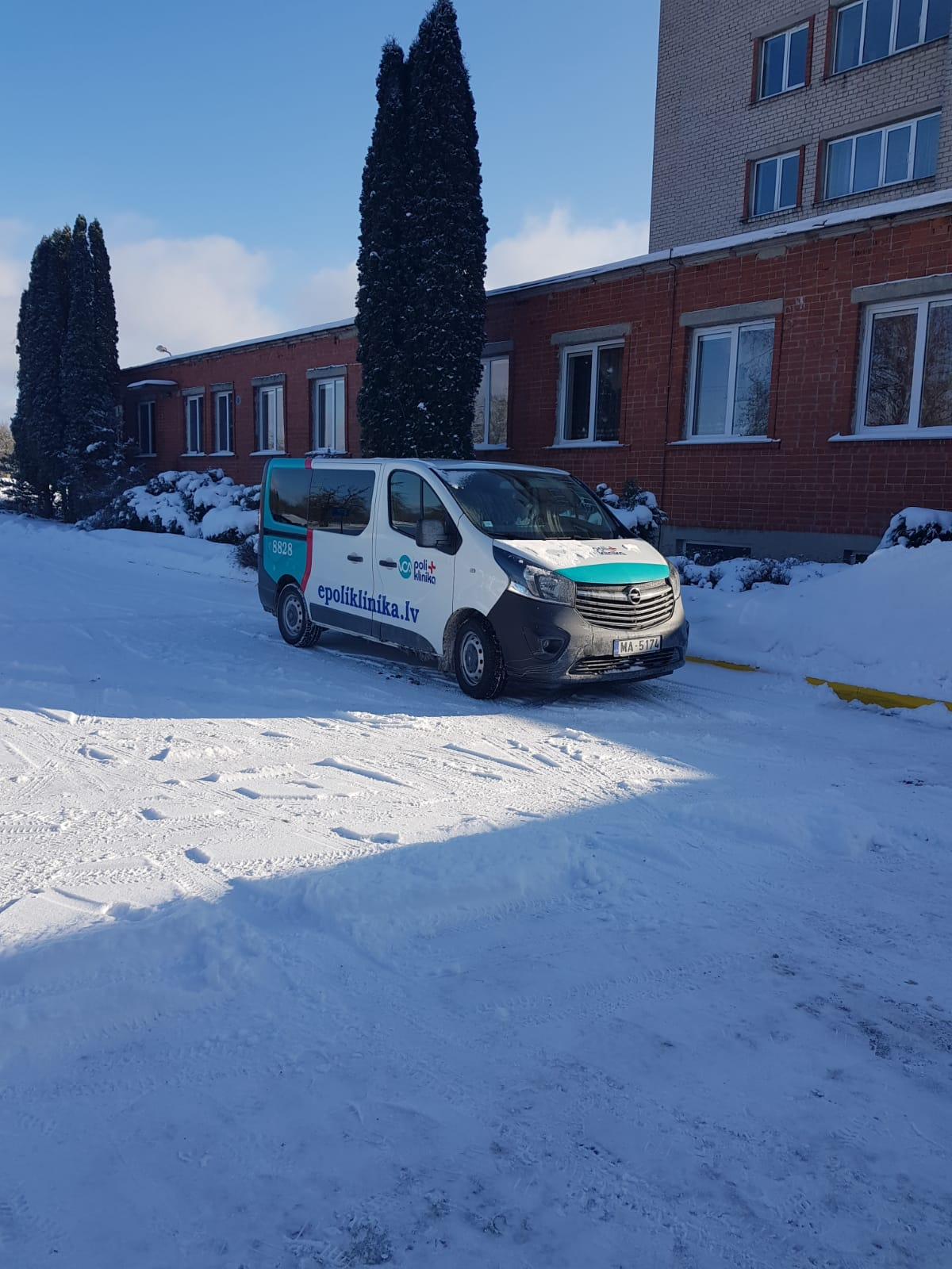 Krustpils novada pašvaldības aģentūrā “Jaunāmuiža” pirmie klienti un darbinieki saņēma COVID-19 vakcīnu