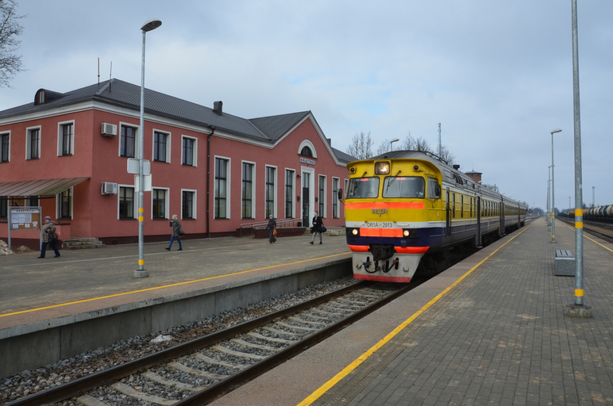 Vīrietis par sejas maskas nelietošanu vilcienā Rīga-Krustpils tiek pie 50 eiro soda