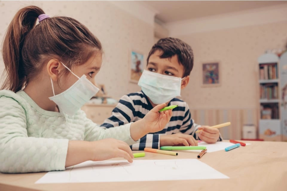 Jēkabpilī, samazinoties saslimstībai ar Covid-19, rādītāji tuvojas robežai, kad mazāko klašu skolēniem mācības notiek klātienē