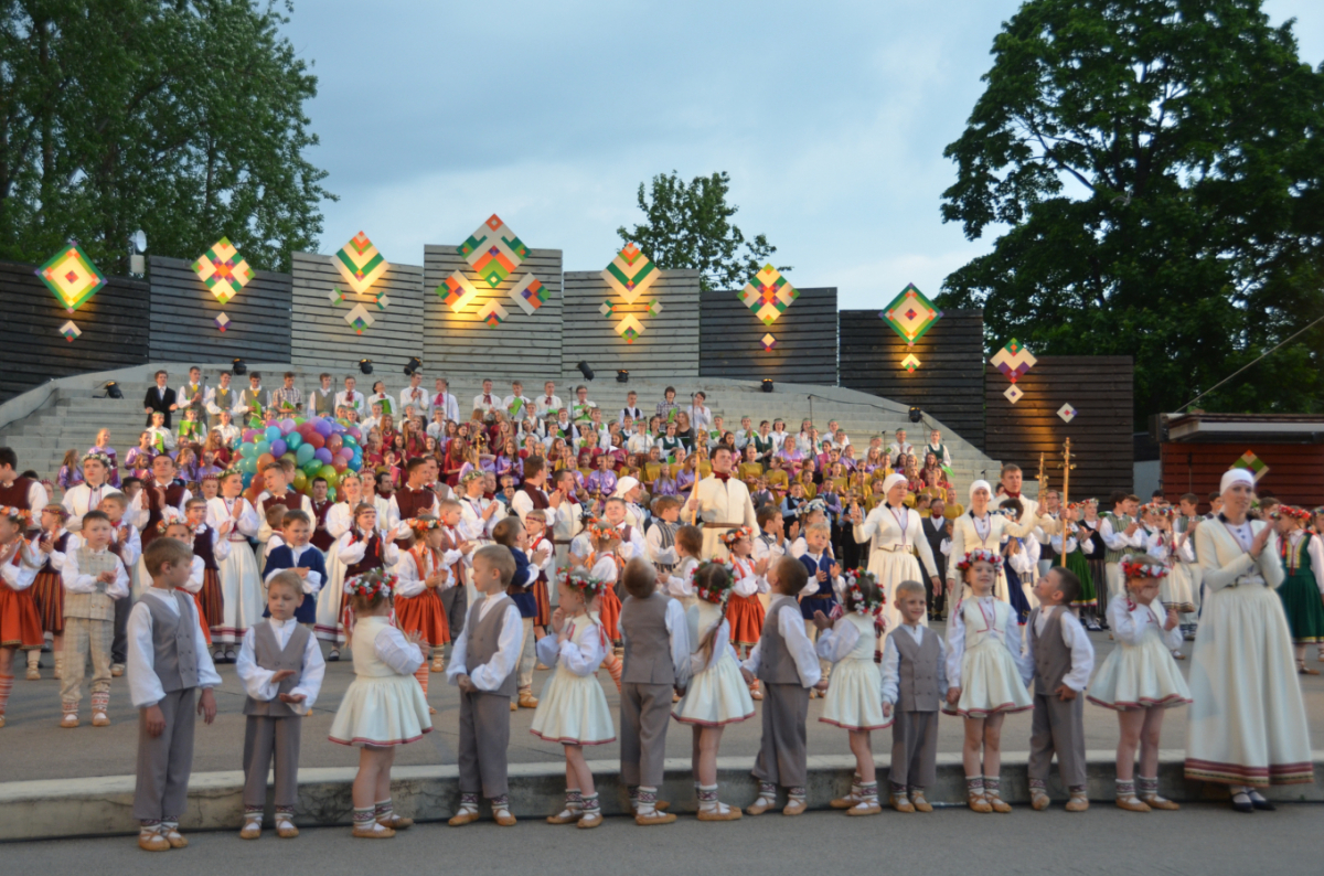 Jēkabpils pašvaldība esošajā epidemioloģiskajā situācijā neredz iespēju skolēnu dalībai dziesmu svētkos Rīgā