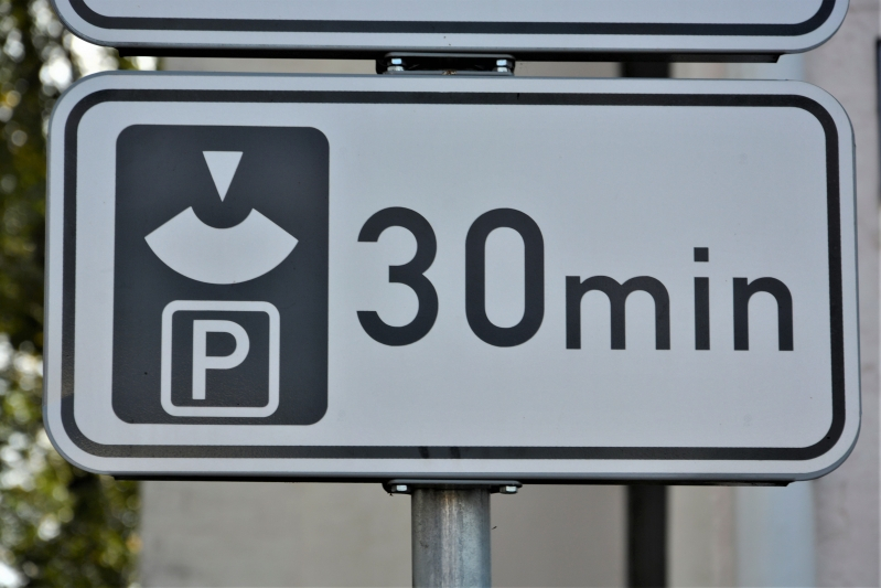 Jēkabpilī trīs autostāvvietās ir limitēts laiks auto novietošanai. Pašvaldības policija aicina nepārkāpt noteikumus