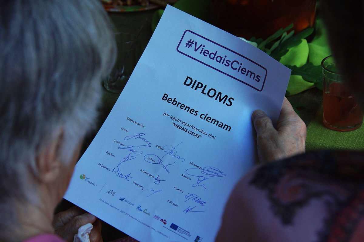 Trīs Sēlijas kopienas saņem atpazīstamības zīmi “Viedais ciems”