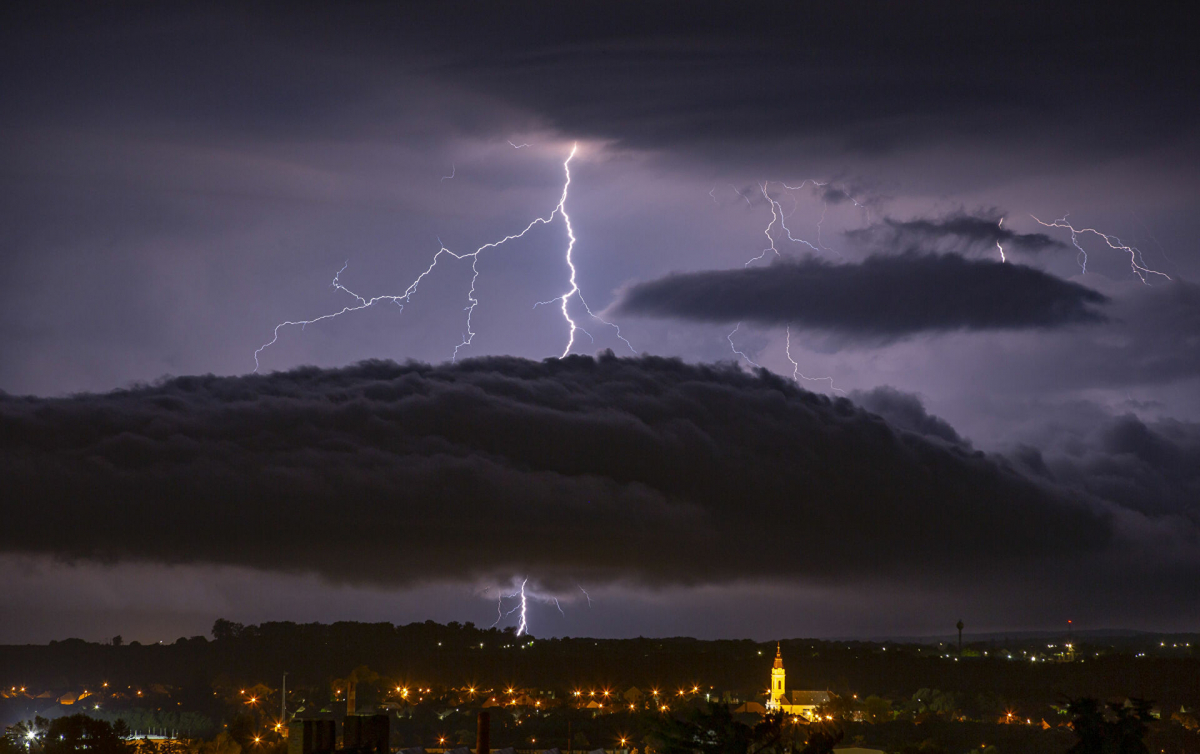 Pērkona negaiss Jāņu naktī vissmagāk skāris Vidzemes austrumus, elektroapgādes bojājumi arī Jēkabpils novadā