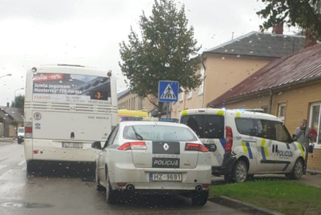 Jēkabpilī sadursmē ar satiksmes autobusu cieš gājējs (PAPILDINĀTS) 