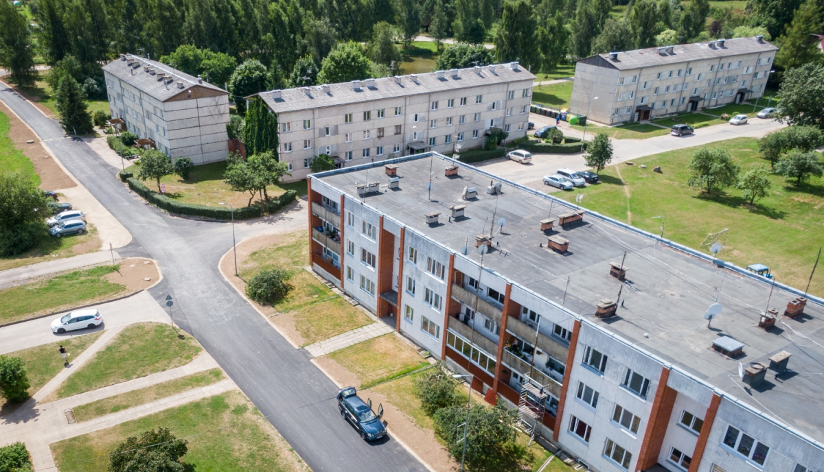 Ūdenssaimniecības pakalpojumus Brodos sniegs SIA “Jēkabpils ūdens”, daudzdzīvokļu mājas pārvaldīs SIA „JK Namu pārvalde”