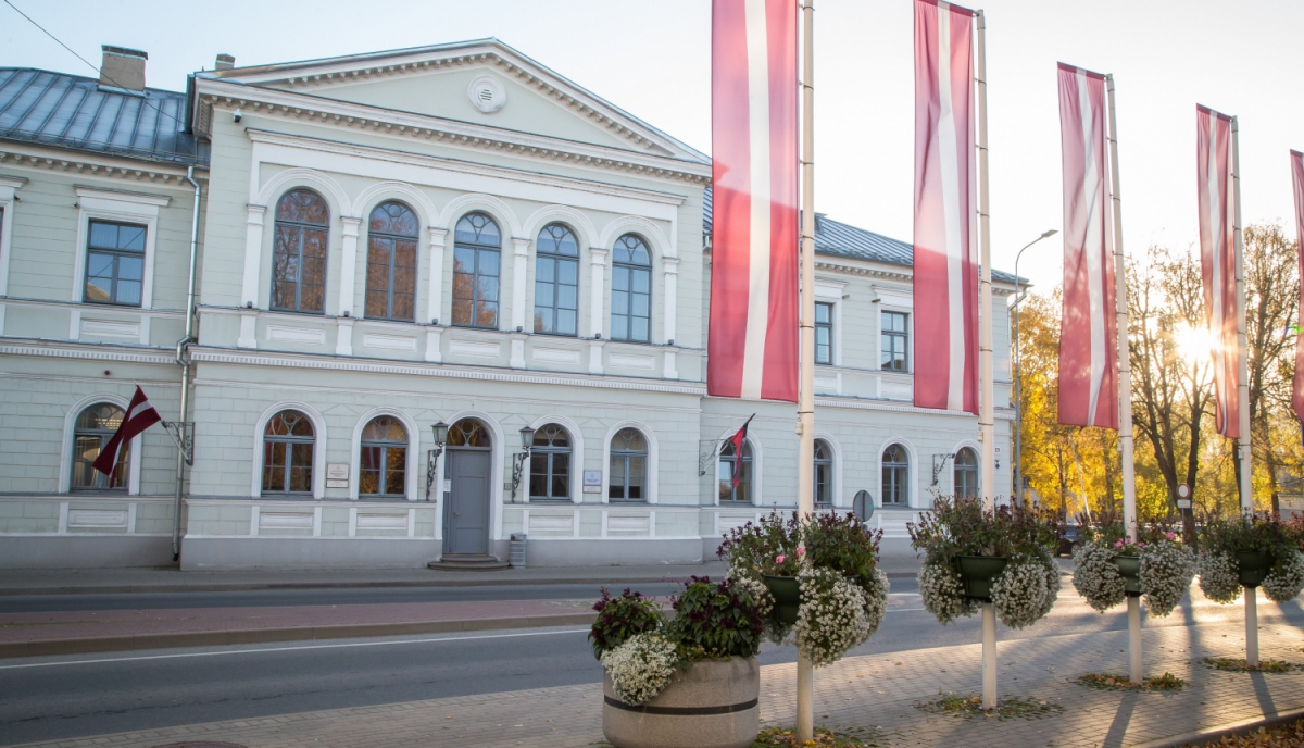 Par krāpšanu lielā apmērā rosina sākt kriminālvajāšanu pret diviem Jēkabpils domniekiem un divām fiziskām personām