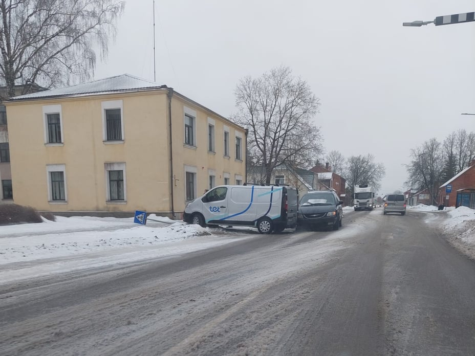 Jēkabpils policija sākusi administratīvos procesus par satiksmes negadījumiem Jēkabpilī un Aknīstē