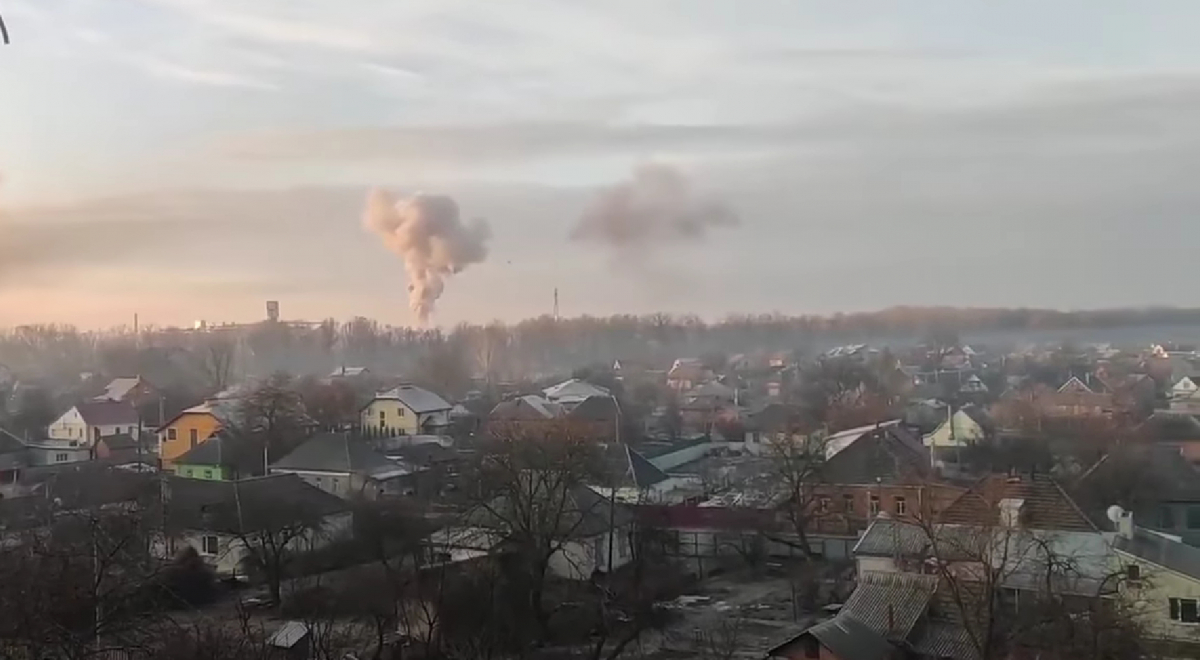 Jēkabpils novada domes sēdē pārrunā kara situāciju Ukrainā, pieminot Jēkabpils sadraudzības pilsētu Mirgorodu