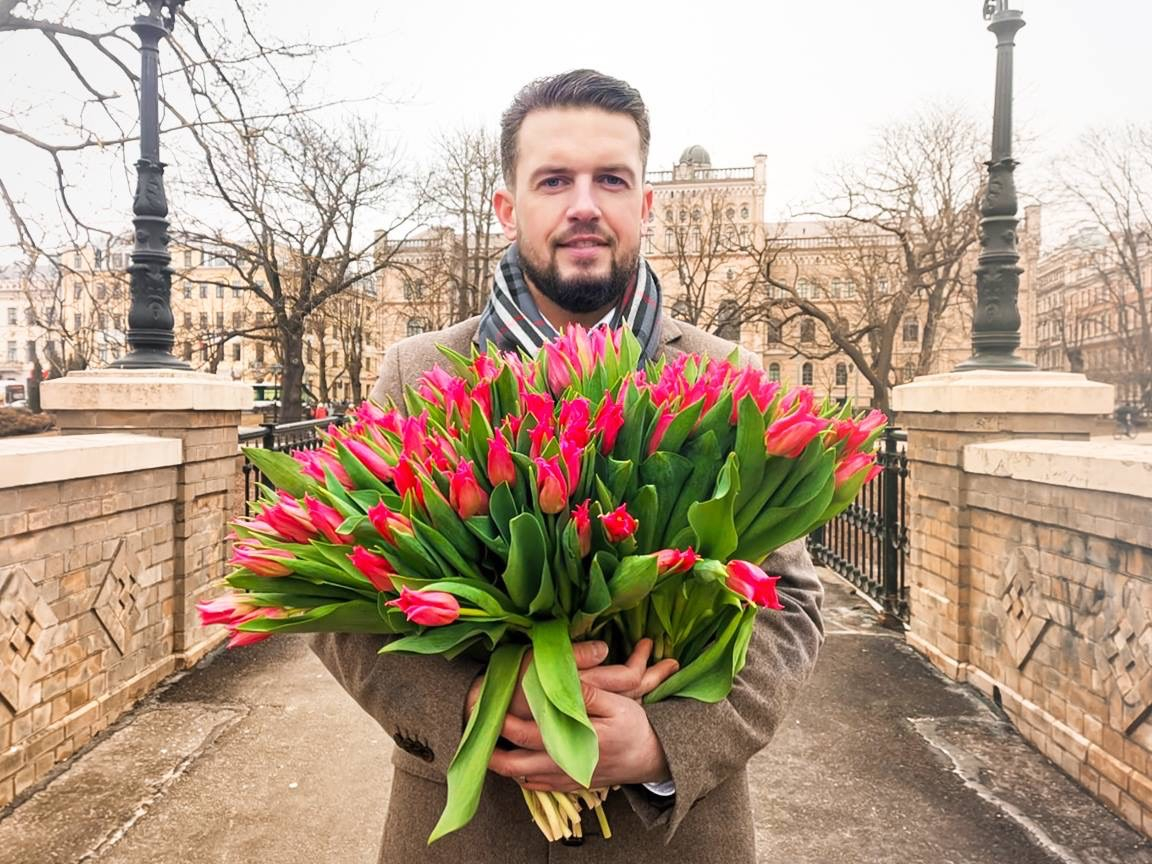 Mums raksta: Marts sirsnības mēnesis!