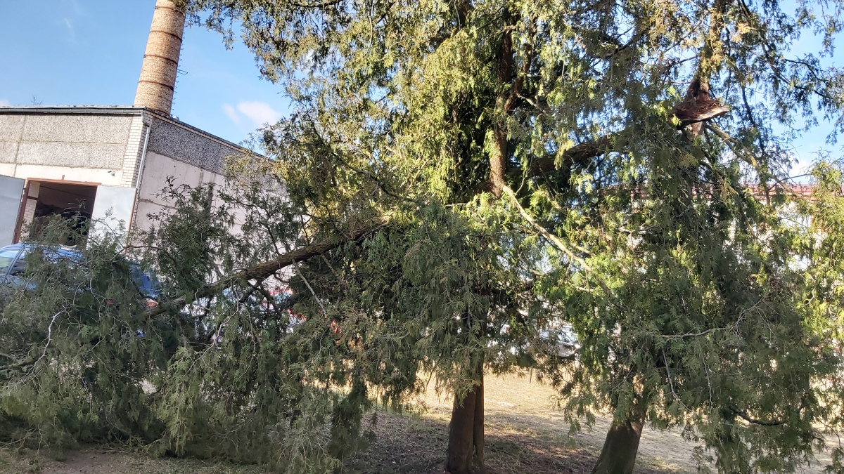 SIA JK Namu pārvalde: Vētrā bojāti balkoni un jumti