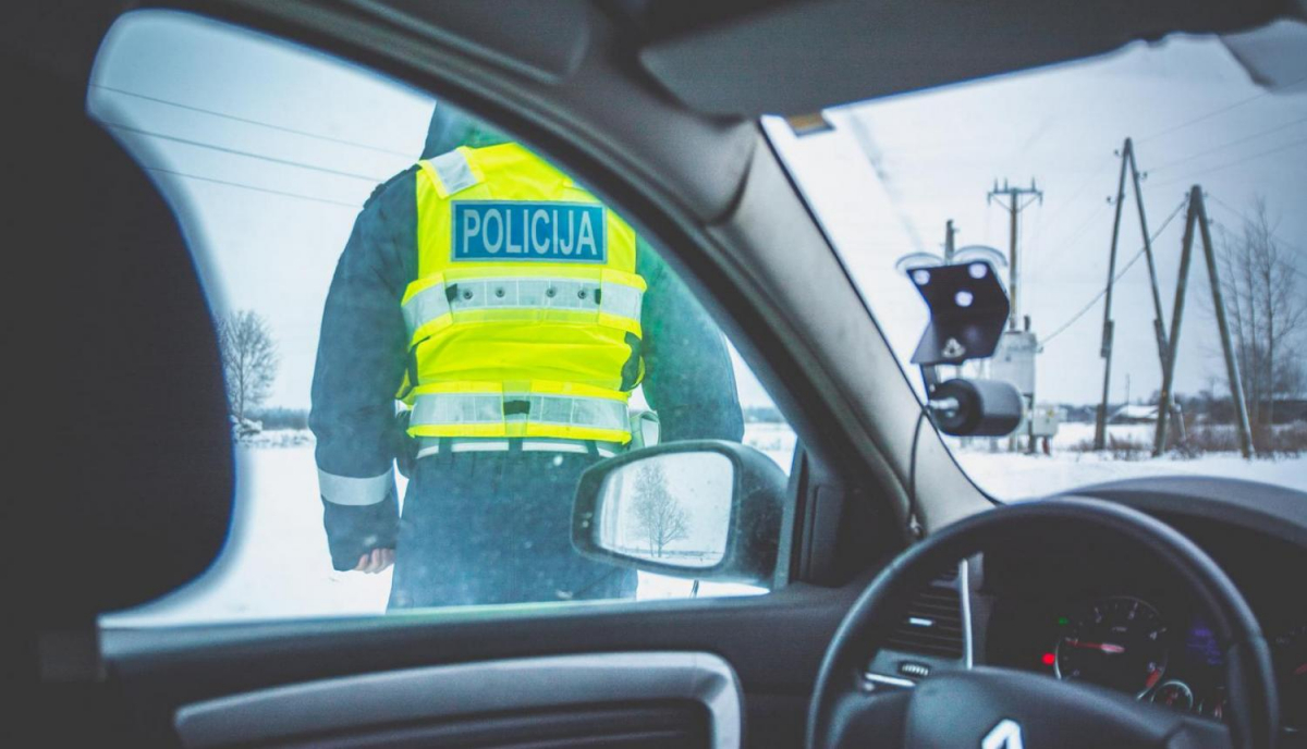 Jēkabpils policija par braukšanu dzērumā vienam autovadītājam atņēmusi tiesības, otru sodījusi ar 170 eiro
