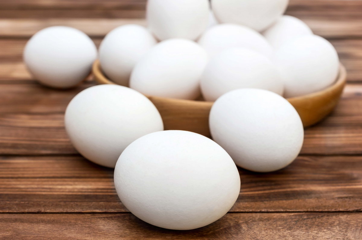 Tuvojoties Lieldienām, “Lidl” veikalos pastiprināti izpērk  baltās vistu olas no Ukrainas