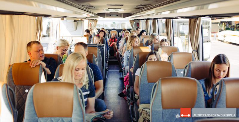 Sejas maskas sabiedriskajā transportā no pirmdienas vairs nebūs obligātas
