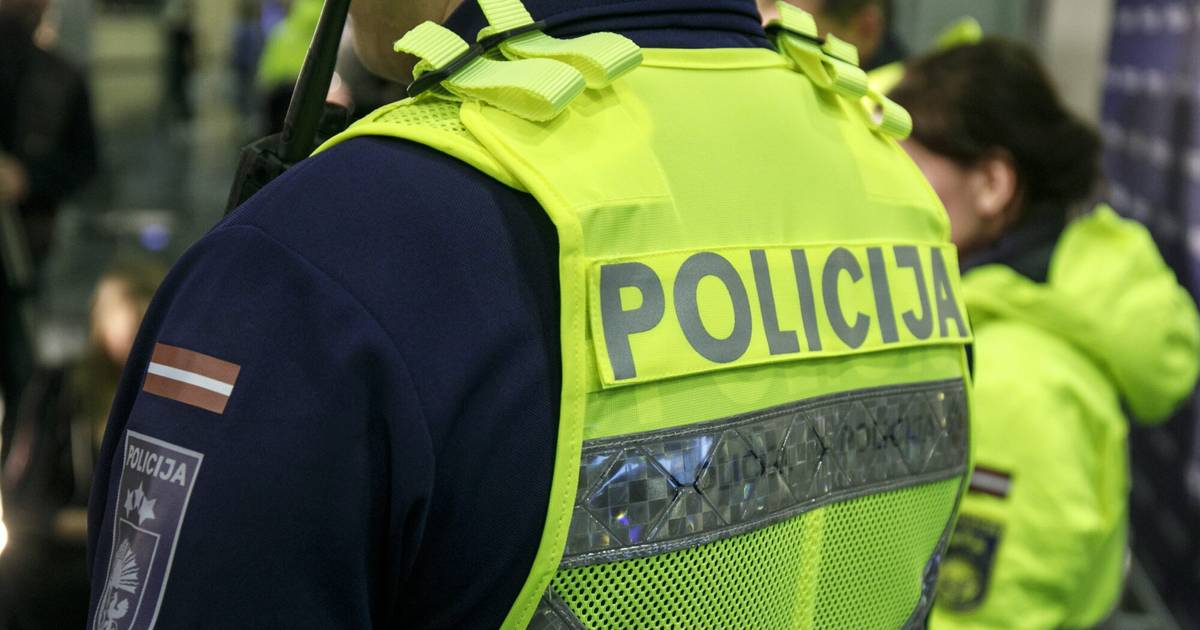 Jēkabpilī policija soda ar 55 eiro autovadītāju, kura automašīnai brauciena laikā atāķējas piekabe