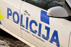 Jēkabpilī policija sākusi kriminālprocesu pret autovadītāju, kas pie stūres sēdusies bez tiesībām un, iespējams, narkotiku reibumā